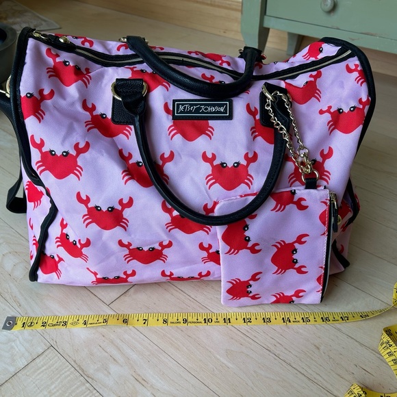 ❤️🦀 NWOT Rare Betsey Johnson Heart Crab Weekender Duffle Bag w/ Makeup Pouch - Picture 7 of 14